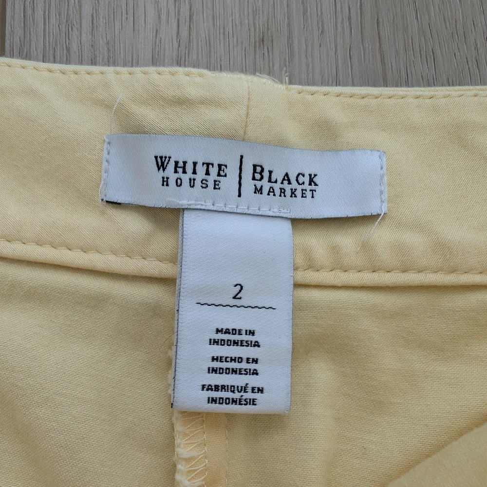 White House Black Market Pale Yellow Mid Rise Cotton Shorts